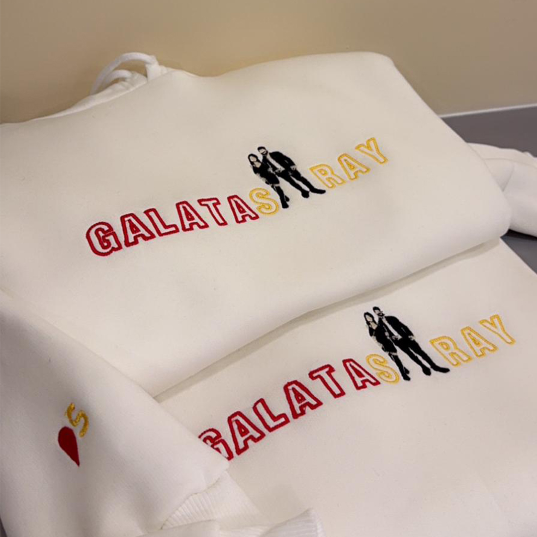 G A L A T A S x R A Y Yazılı Fotoğraf Nakışı
